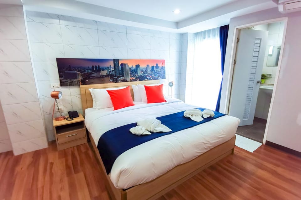 Bed, Photo of the whole room, Bedroom