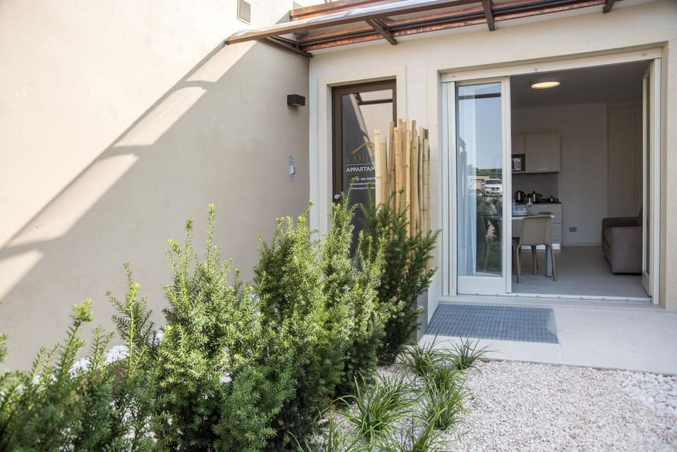 Patio, Facade/entrance