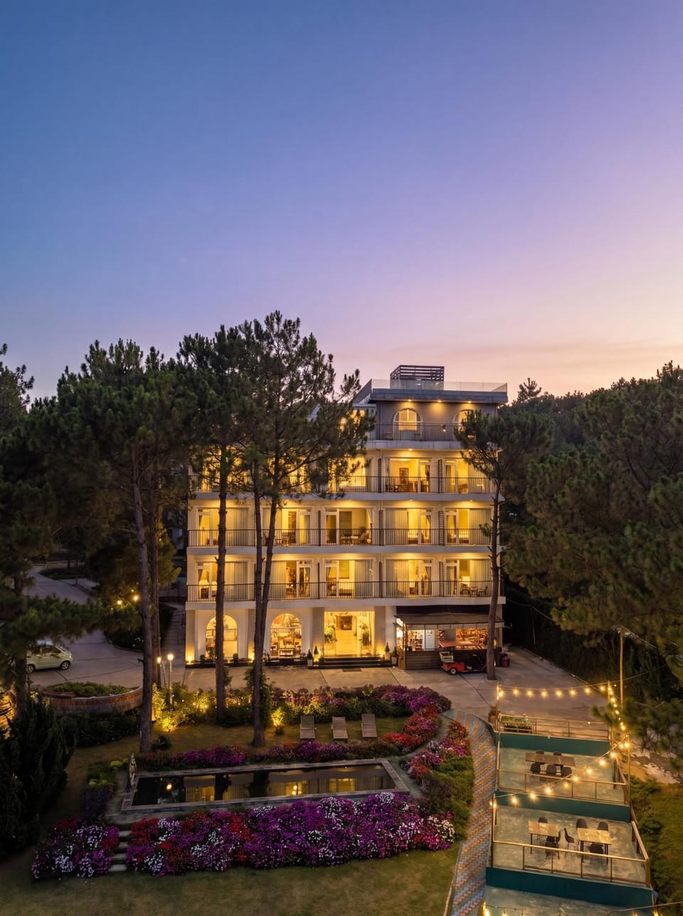 Property building, Day, Garden, Garden view