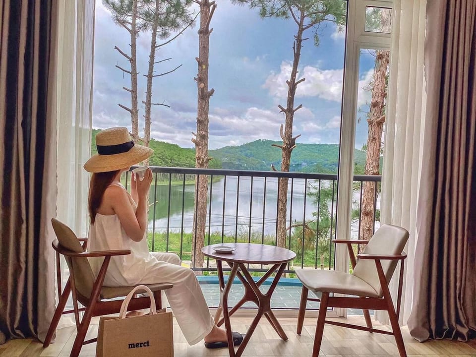 Day, People, Natural landscape, View (from property/room), Balcony/Terrace, Lake view, Mountain view