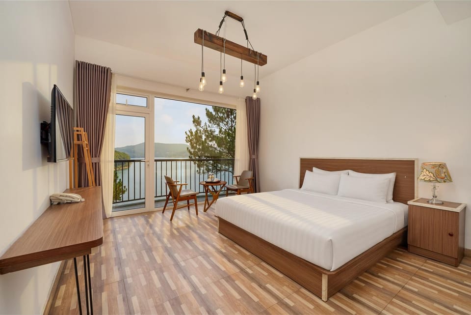 Bed, View (from property/room), Photo of the whole room, Bedroom
