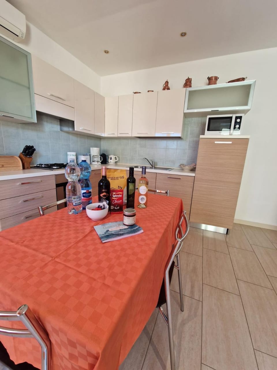 Dining area, kitchen