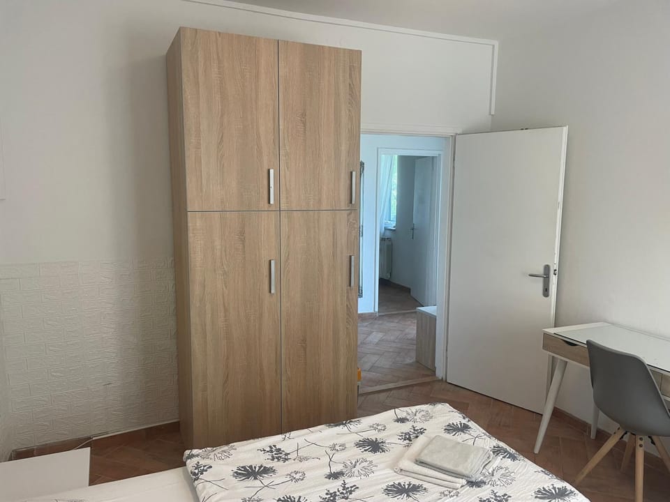 Bed, Bedroom, wardrobe