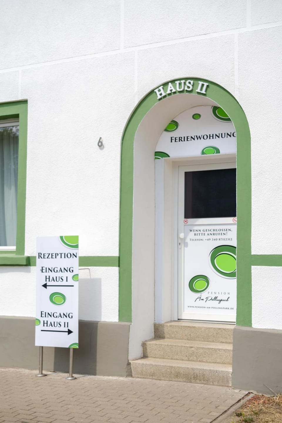 Facade/entrance