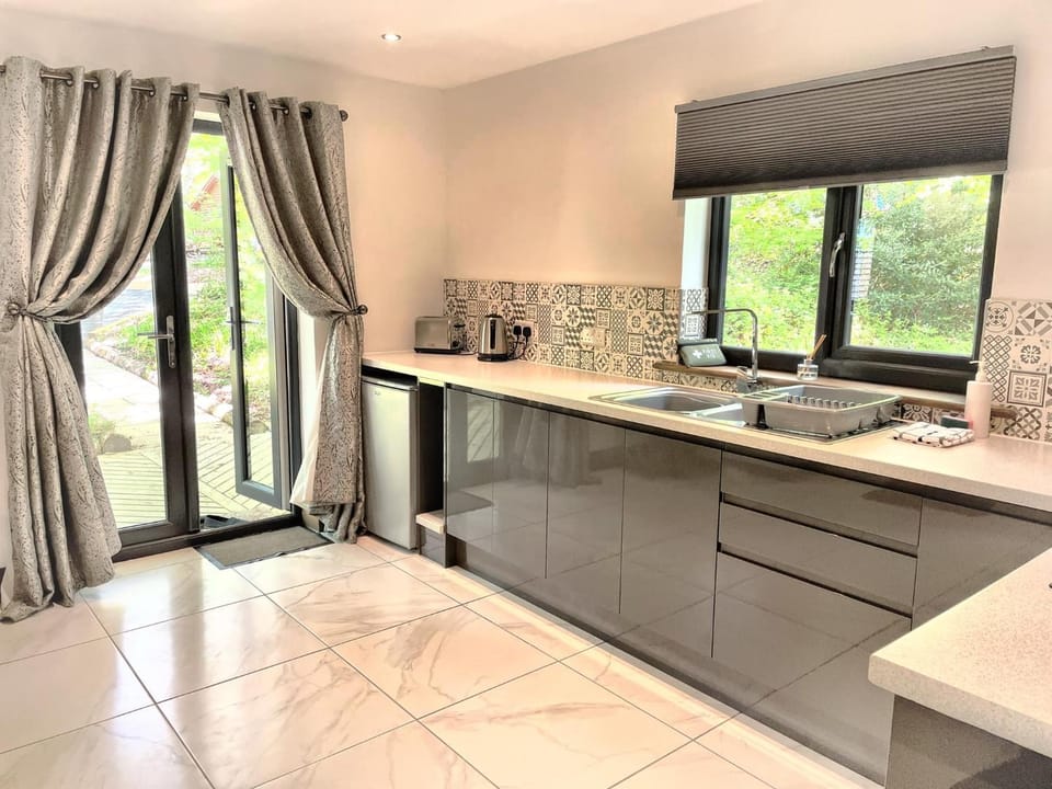 BlueStone-Hot Tub-Woodlandlodges-Pembrokeshire-Tenby Chalet in Wales