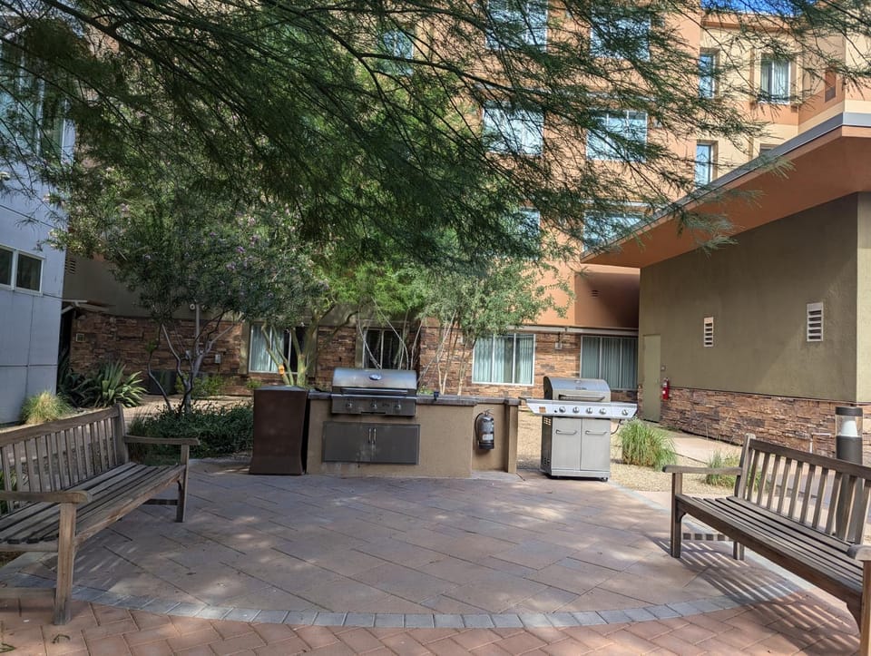 Restaurant/places to eat, BBQ facilities