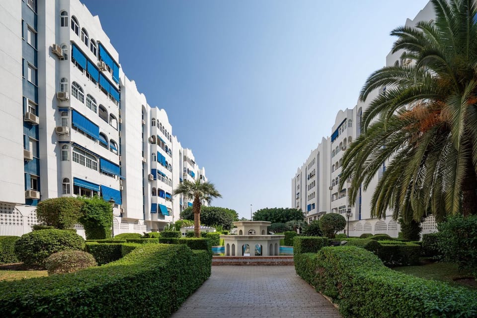 Property building, Facade/entrance, Garden view
