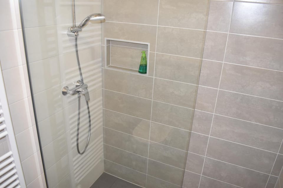 Room & 4 Studios - Modern Comfy Central - FREE Netflix Apartment in City of Zagreb