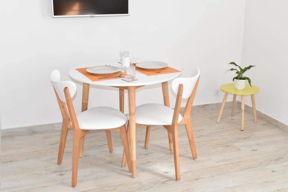 Room & 4 Studios - Modern Comfy Central - FREE Netflix Apartment in City of Zagreb