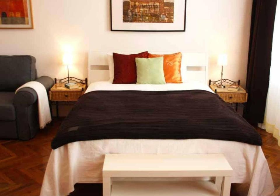 Photo of the whole room, Decorative detail, bunk bed