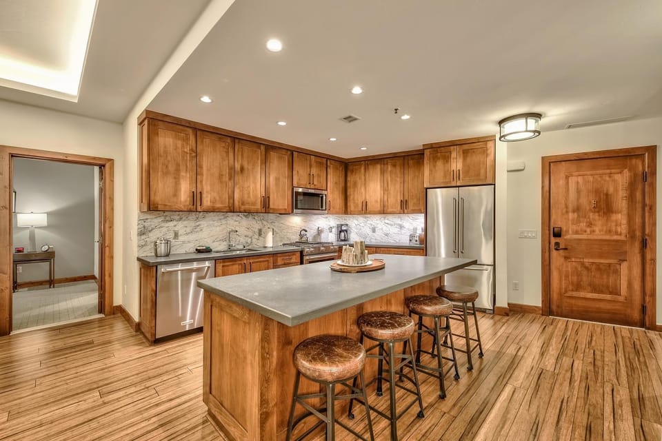 Steps From Heavenly Village & Gondola-Luxury 3Br Residence Condo Apartment in Stateline