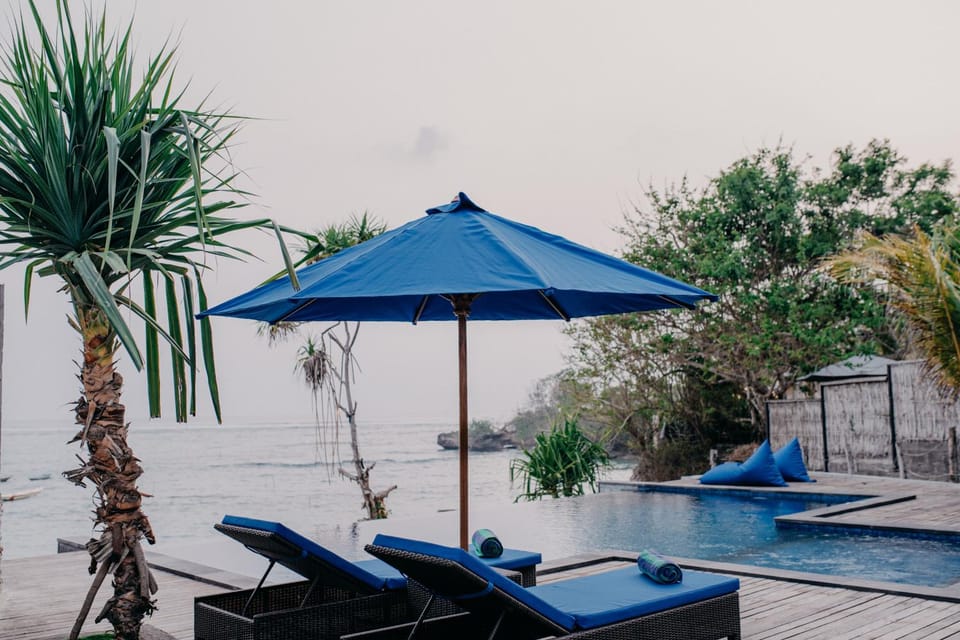 Pool view, Swimming pool, sunbed