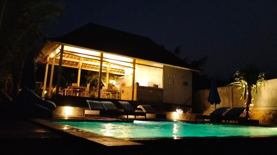 Pool view, Swimming pool, sunbed