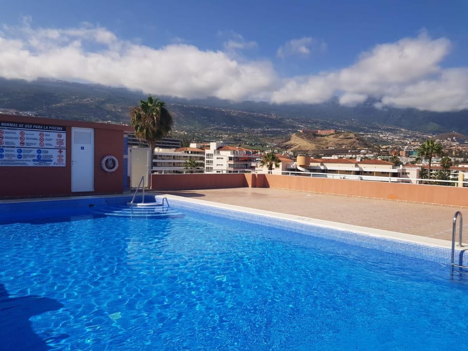 Mountain view, Pool view, Swimming pool