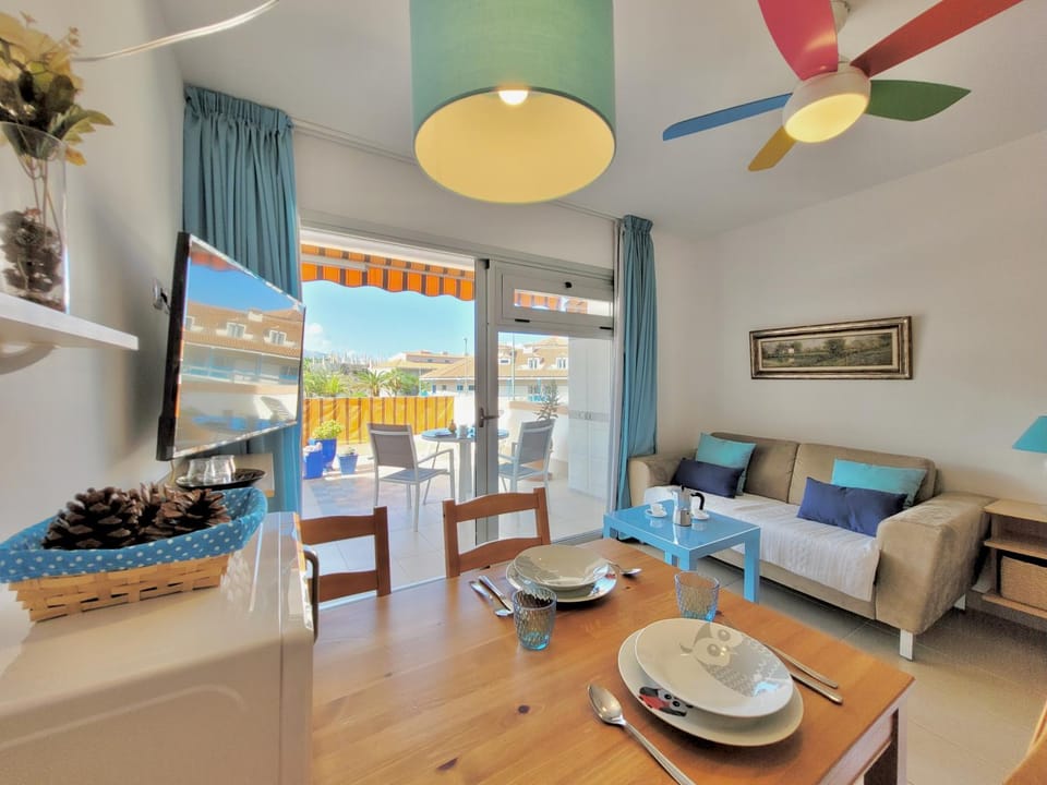 Balcony/Terrace, Living room, Seating area, Dining area, fireplace