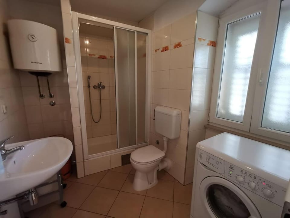 Shower, Bathroom, washing machine