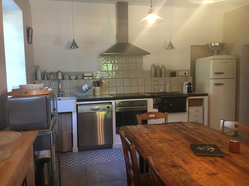 le mas du cypres, 12 pers et piscine House in Provence-Alpes-Côte d'Azur