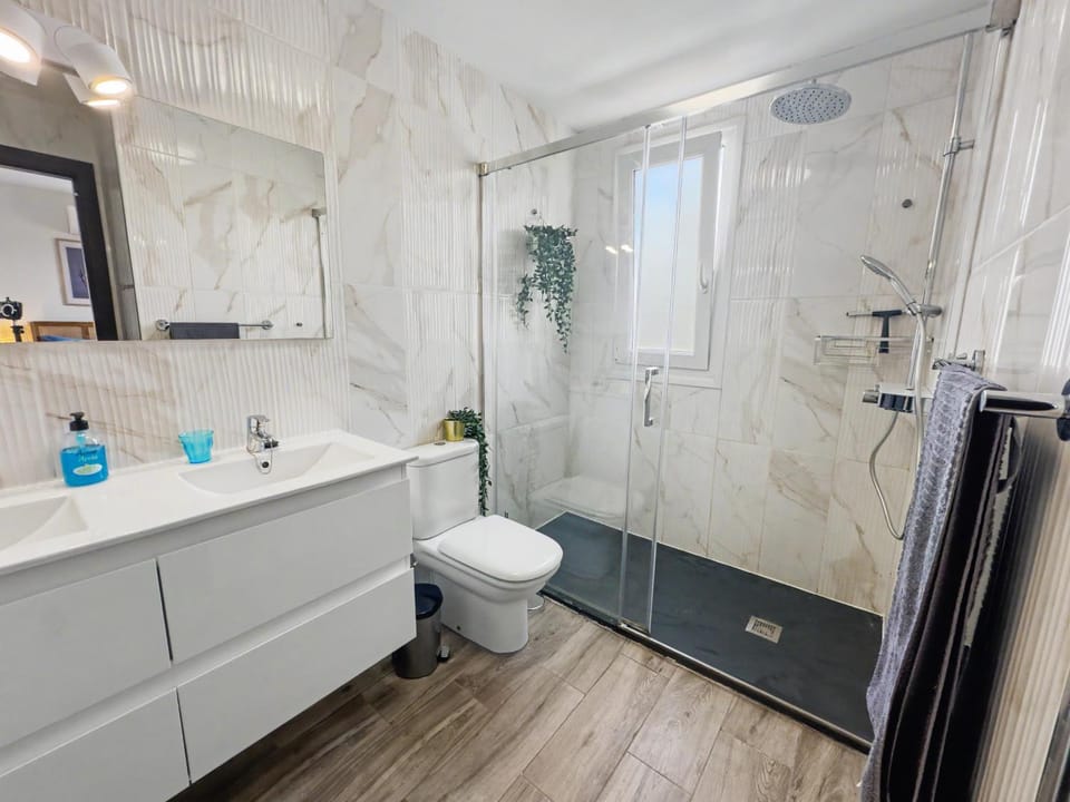 Shower, Toilet, Bathroom, hair dryier