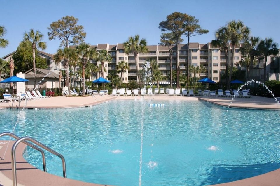 King Queen Bunk Beds Fold out couch sleeps 8 Bikes & Beach Gear included House in South Forest Beach