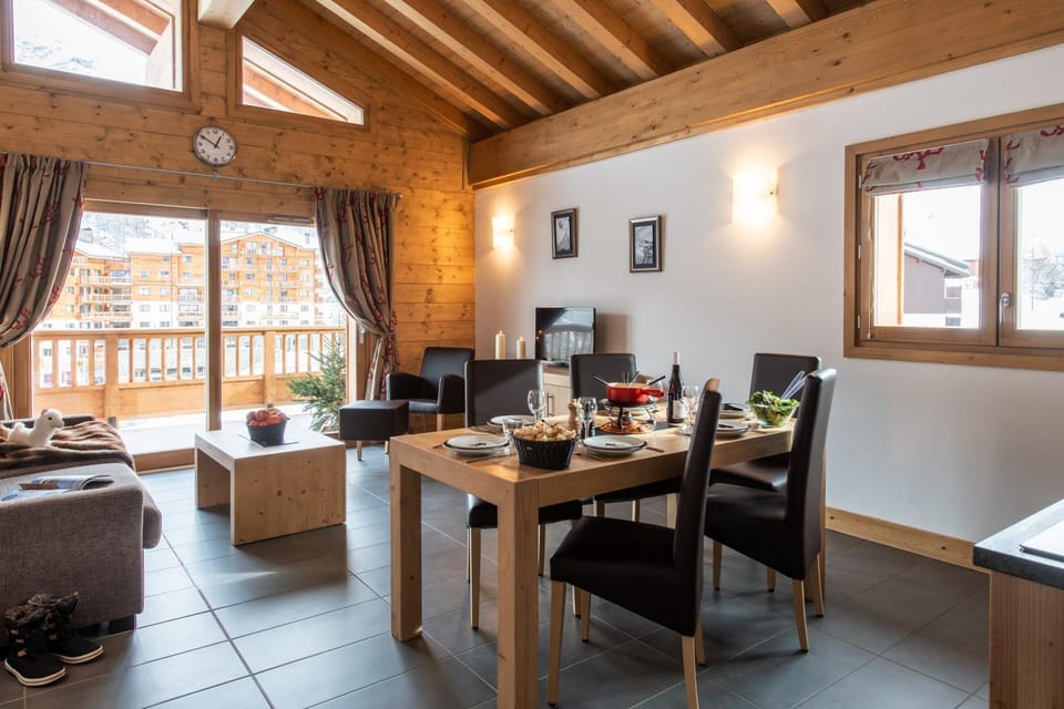 Living room, Dining area