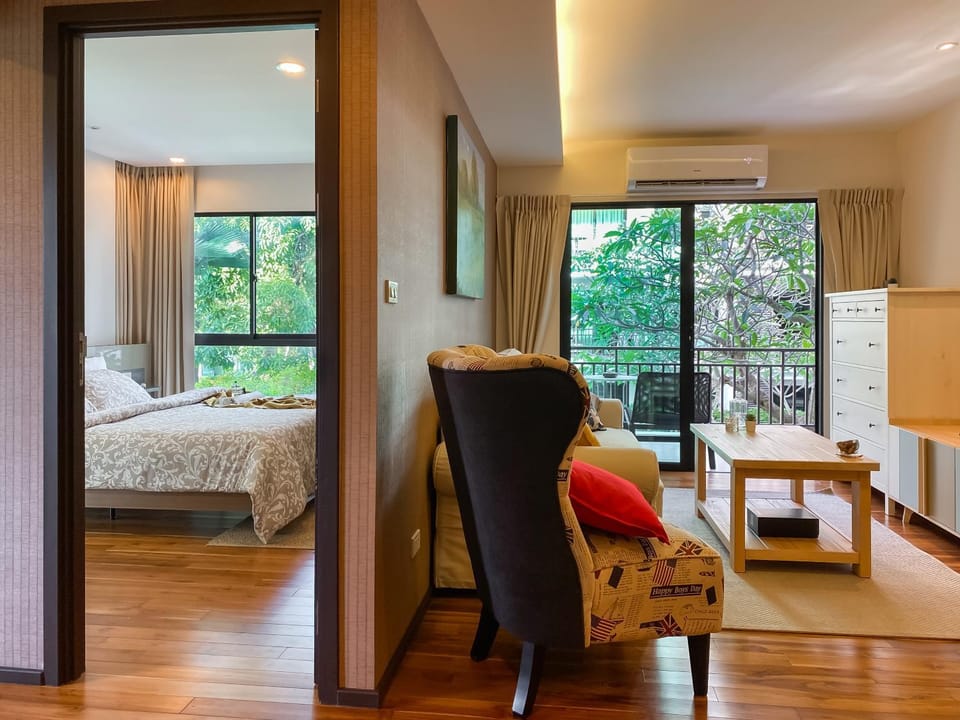 Toilet, Living room, Seating area, Bedroom