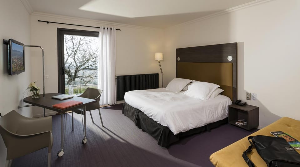 View (from property/room), Balcony/Terrace, Photo of the whole room, Decorative detail, Bedroom