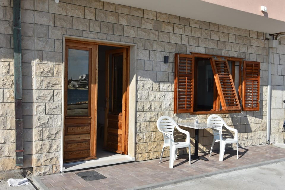 Patio, Facade/entrance