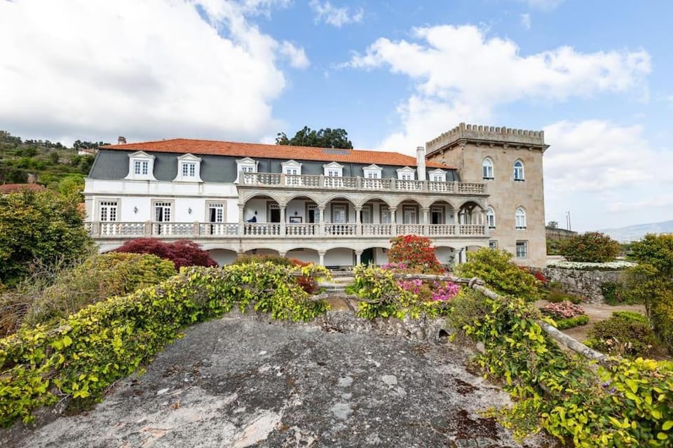 Romantic Historic Tower with Pool and Gardens Apartment in Porto District