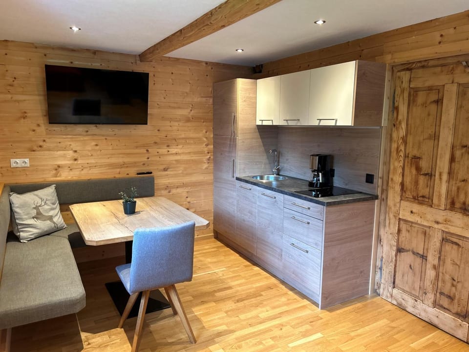 TV and multimedia, Kitchen or kitchenette, Seating area, Dining area