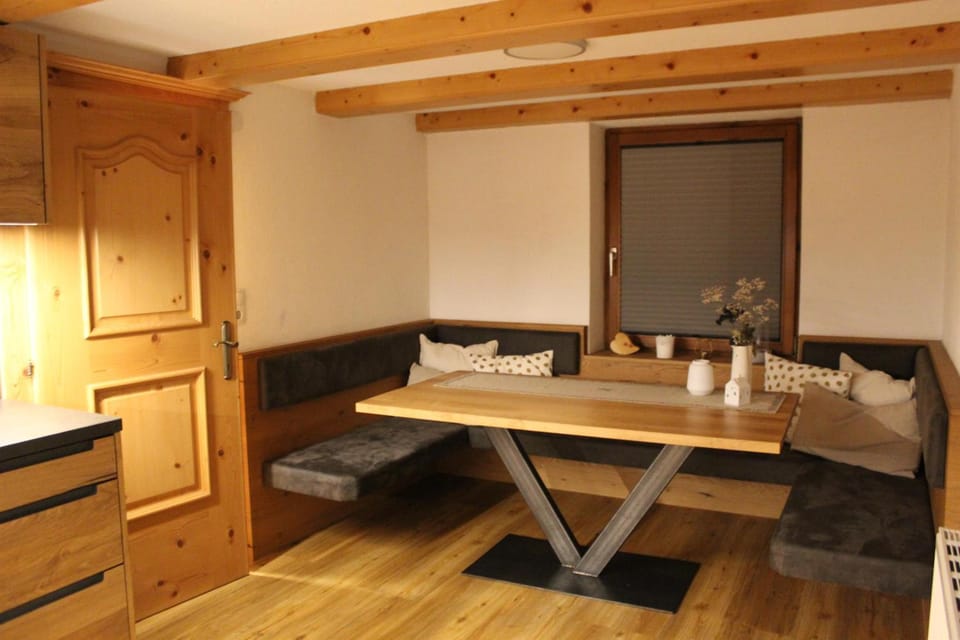 Kitchen or kitchenette, Seating area, Dining area
