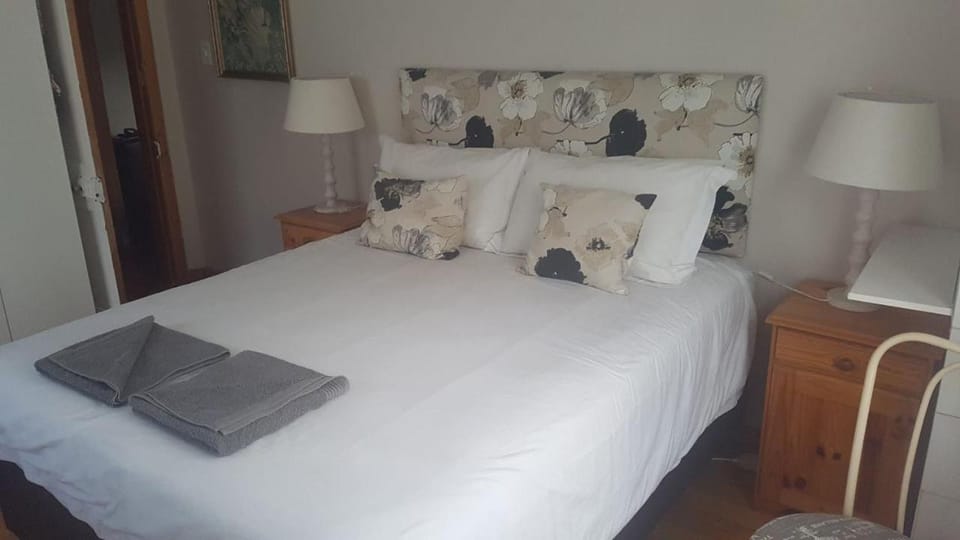 Strand Holiday Cottage Apartment in Cape Town