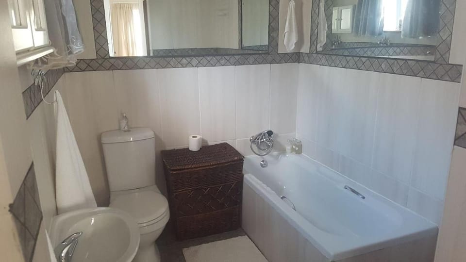 Strand Holiday Cottage Apartment in Cape Town