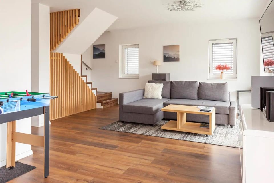 Game Room, Living room, Seating area