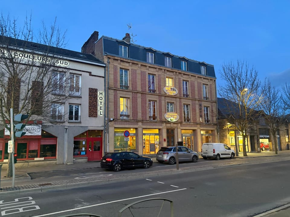 Hotel Couleurs Sud Centre-ville Gare Charleville-Mézières Hotel in Wallonia, Belgium