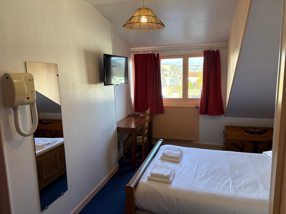 Hotel Couleurs Sud Centre-ville Gare Charleville-Mézières Hotel in Wallonia, Belgium