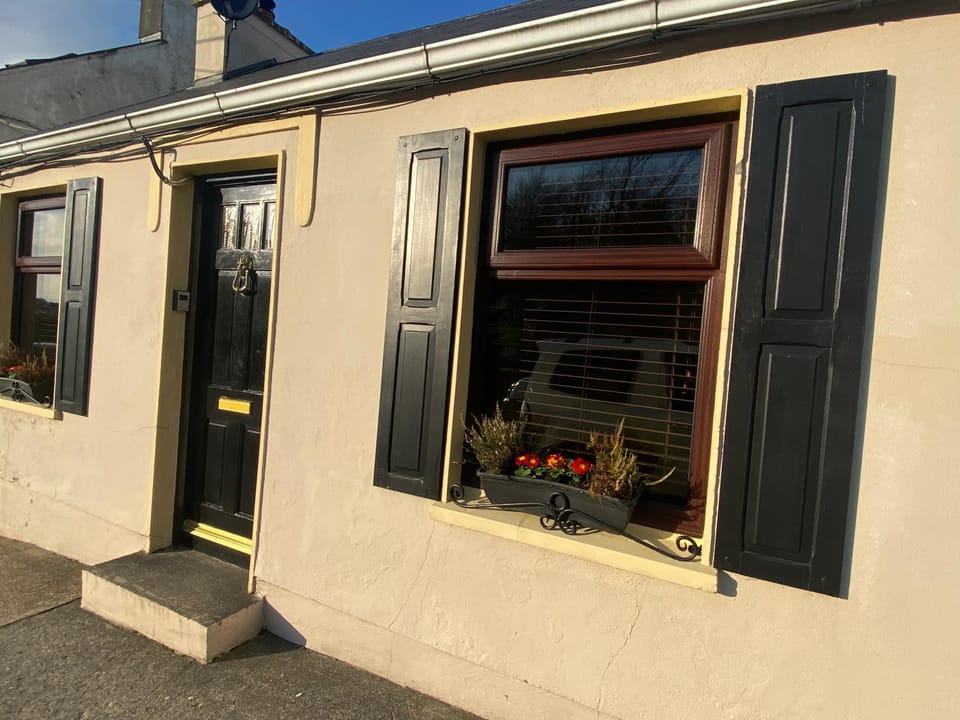 NEW LISTING Faye’s Place House in Donegal City