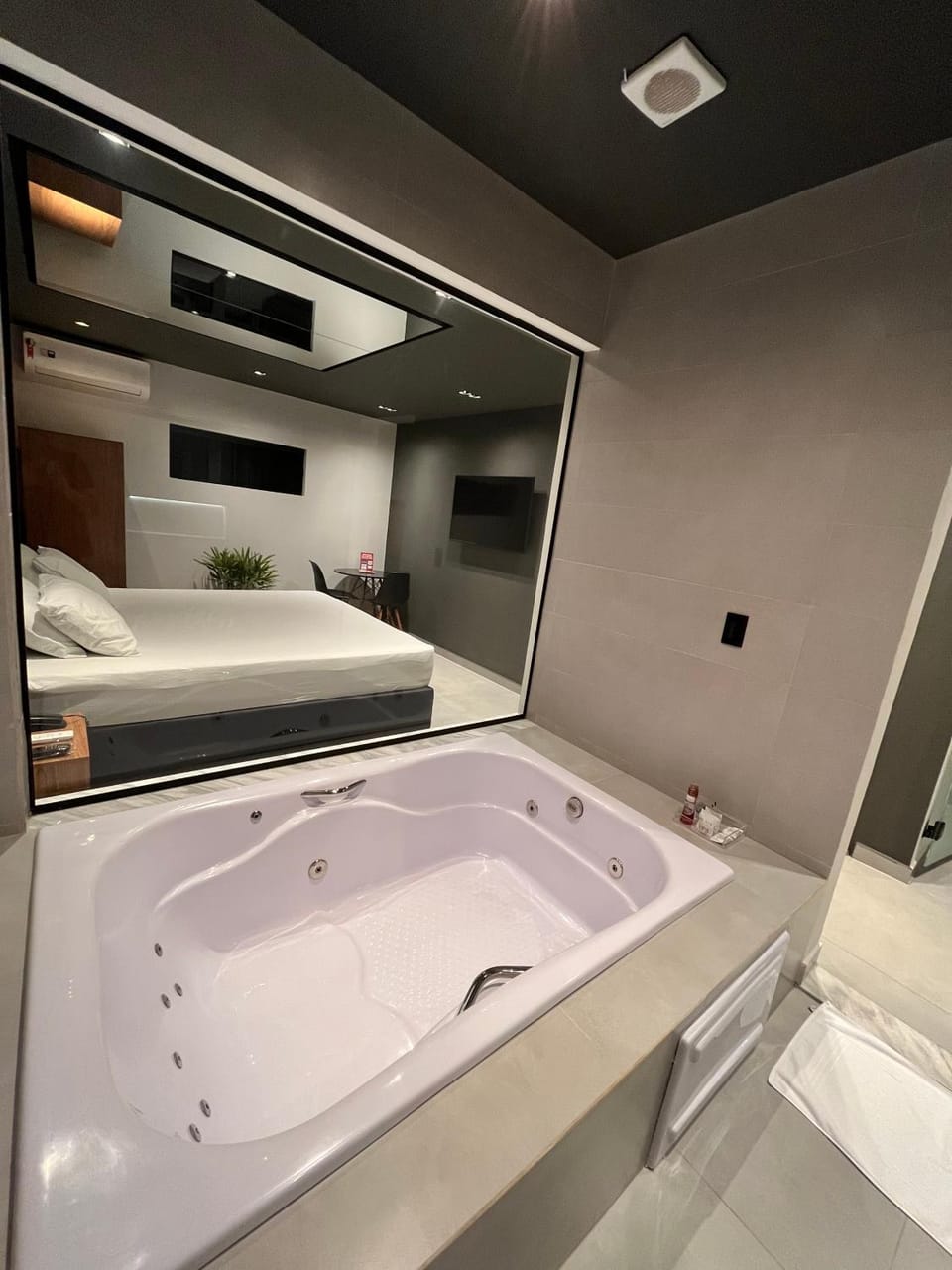 Hot Tub, Bath