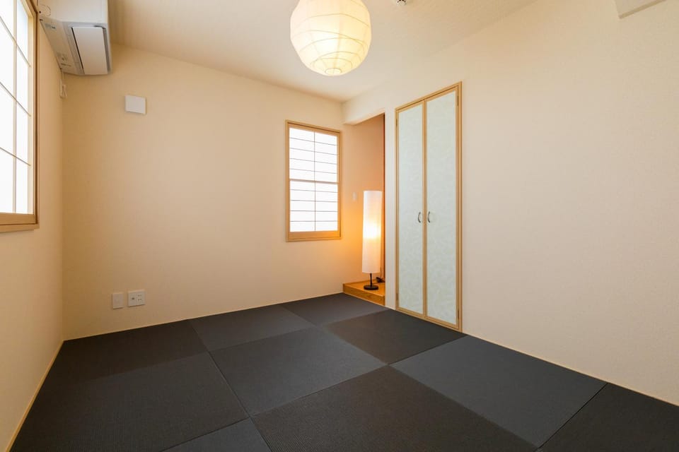 Seating area, Bedroom, air conditioner