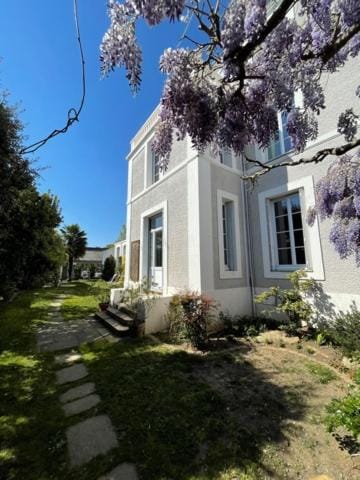Property building, Facade/entrance, Garden