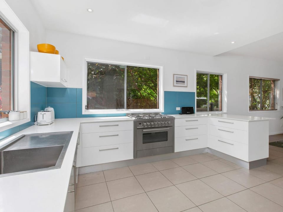 Kitchen or kitchenette, dishwasher, stove