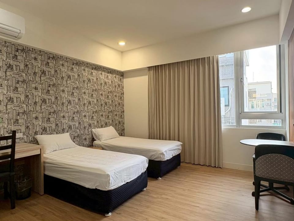 Bed, Photo of the whole room, Bedroom, air conditioner