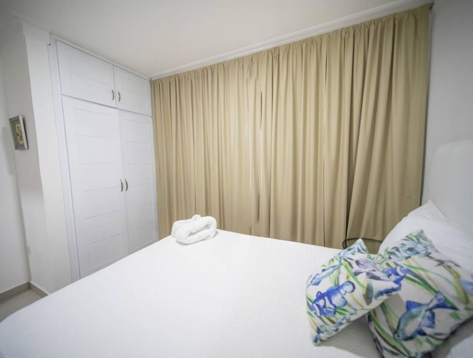 Bed, Photo of the whole room, locker, safe, towels, wardrobe, air conditioner
