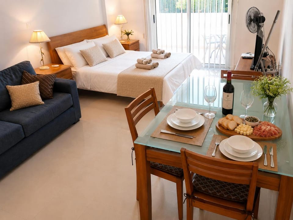 Bed, TV and multimedia, Dining area, wardrobe