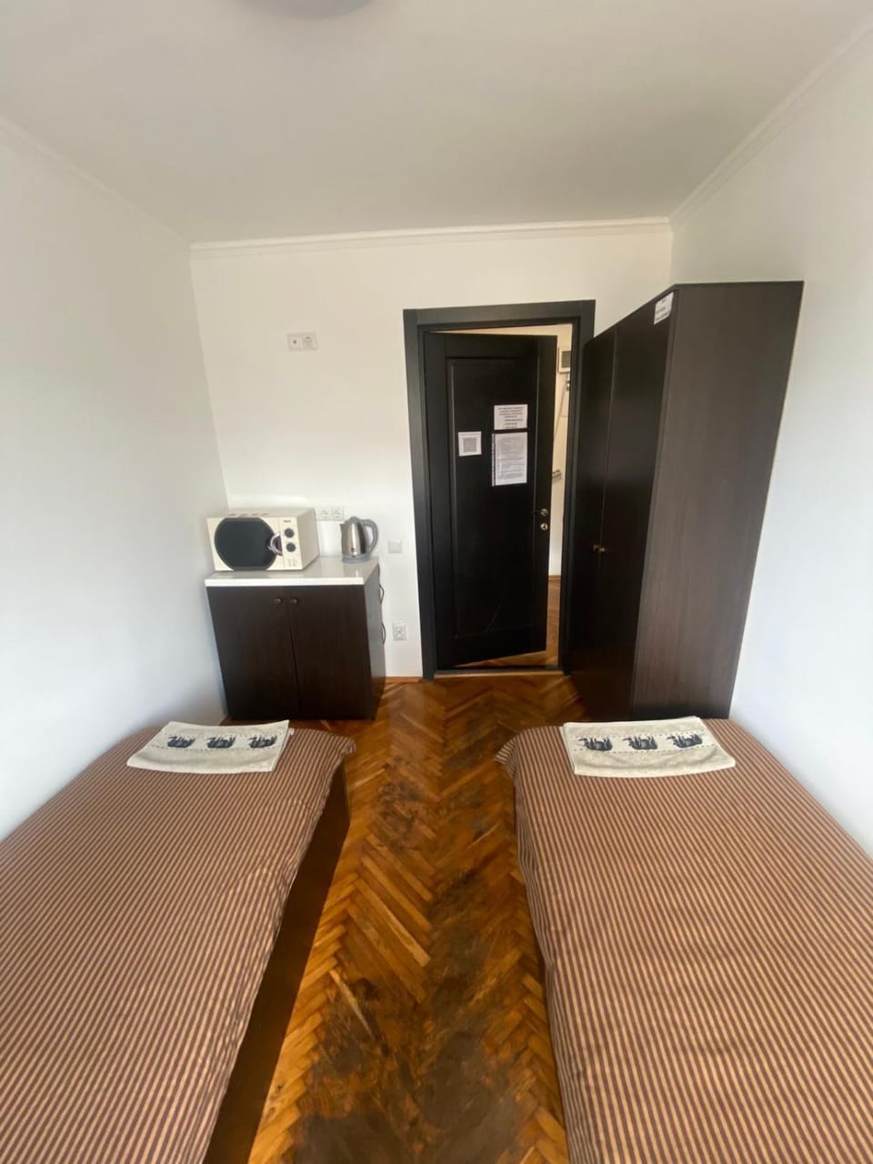 Кімнати біля парку Шевченка та Озера Apartment hotel in Ukraine