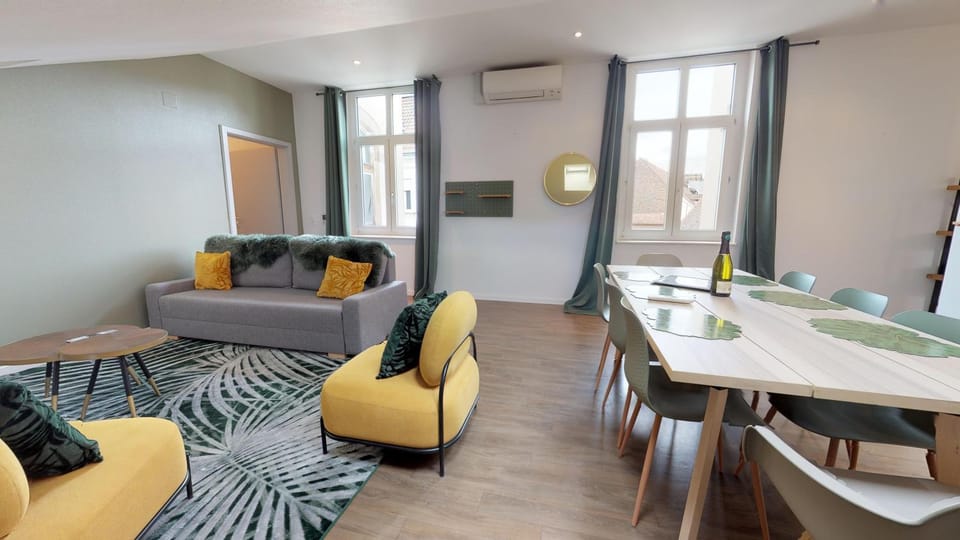 Living room, Seating area, Dining area