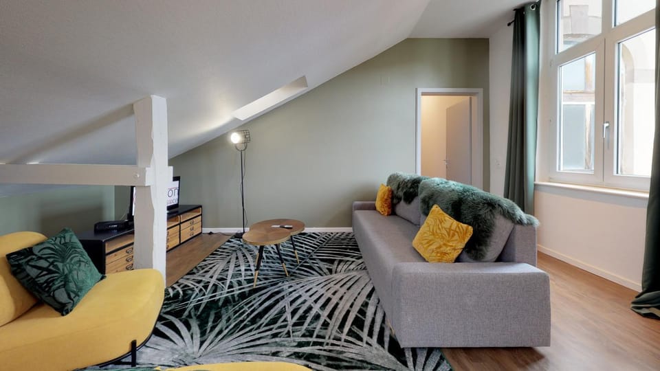 Living room, Lounge or bar, Seating area, Dining area