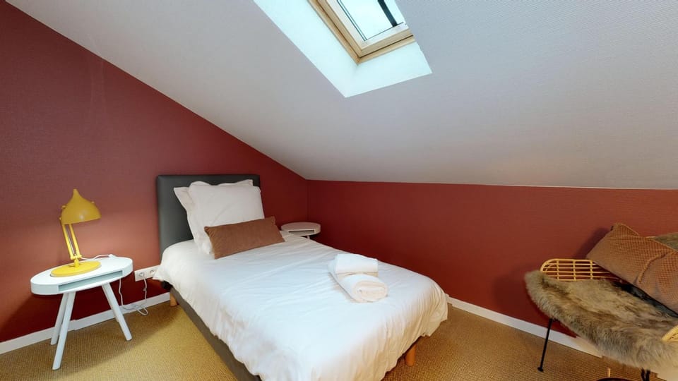 Bed, Photo of the whole room, Bedroom