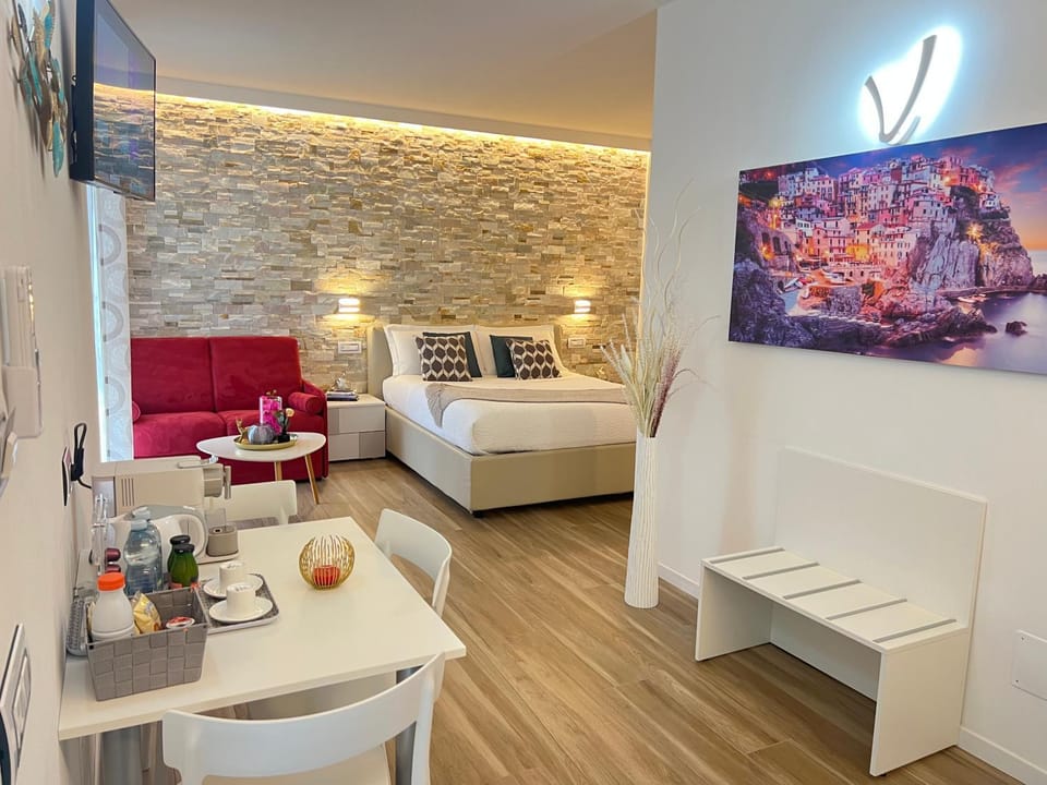 Bed, Living room, Dining area, Bedroom