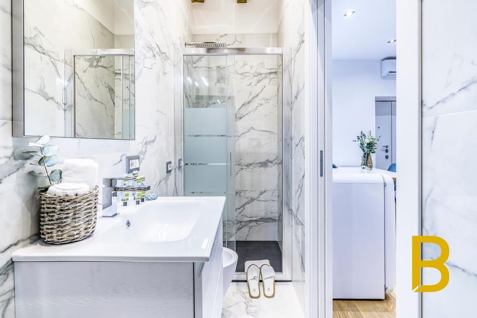 Shower, Toilet, Bathroom, bidet, towels
