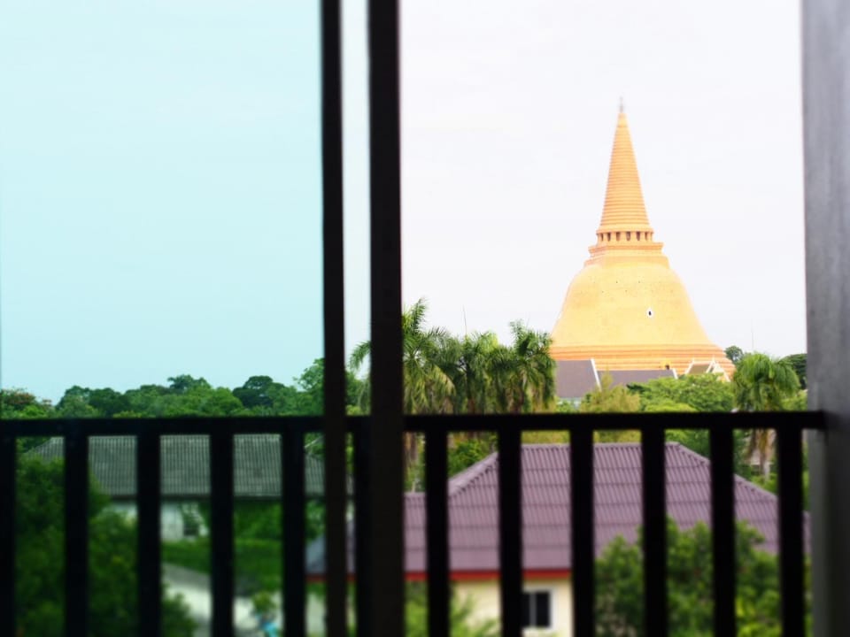Nearby landmark, View (from property/room)